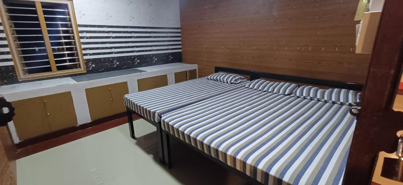 Hotel Sri Balaji Lodging Tiruchchendūr Zimmer foto